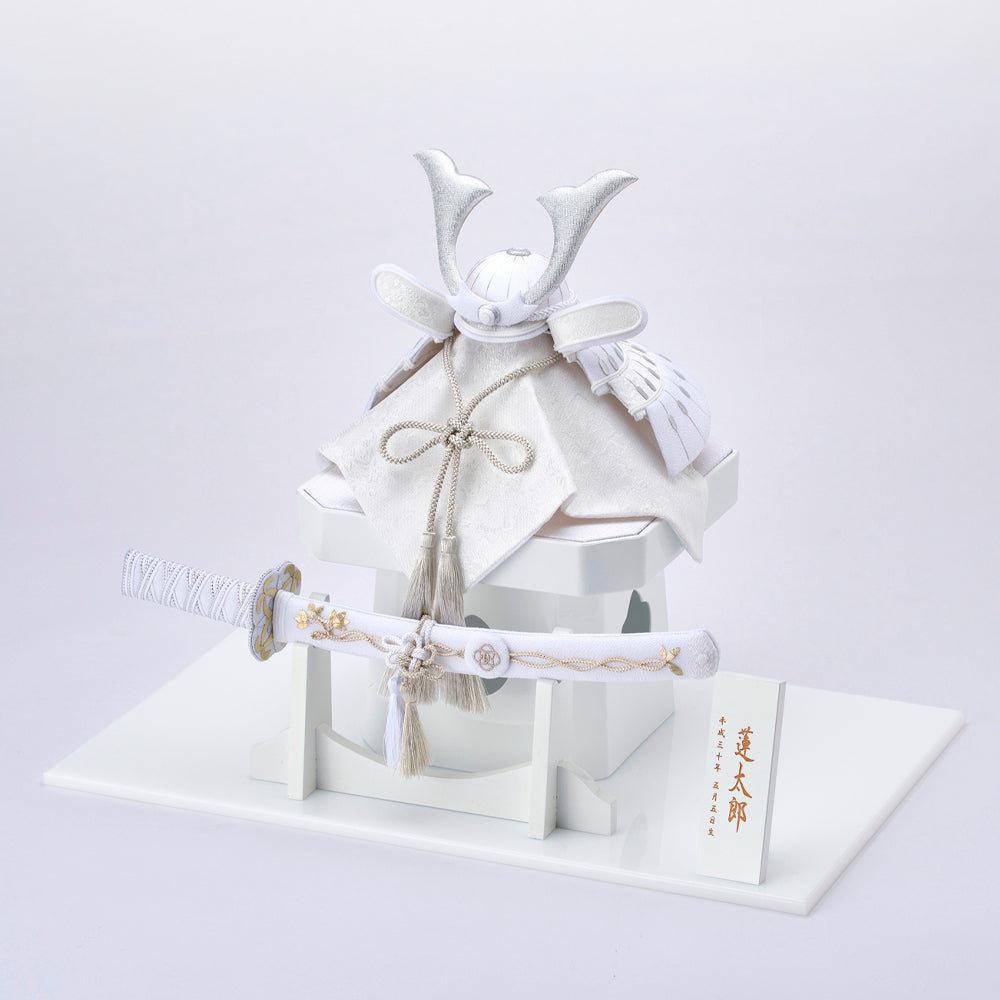 五月人形・兜飾り HAKI（ハキ） 白耀 -shiro- 特注金襴西陣織 cuna