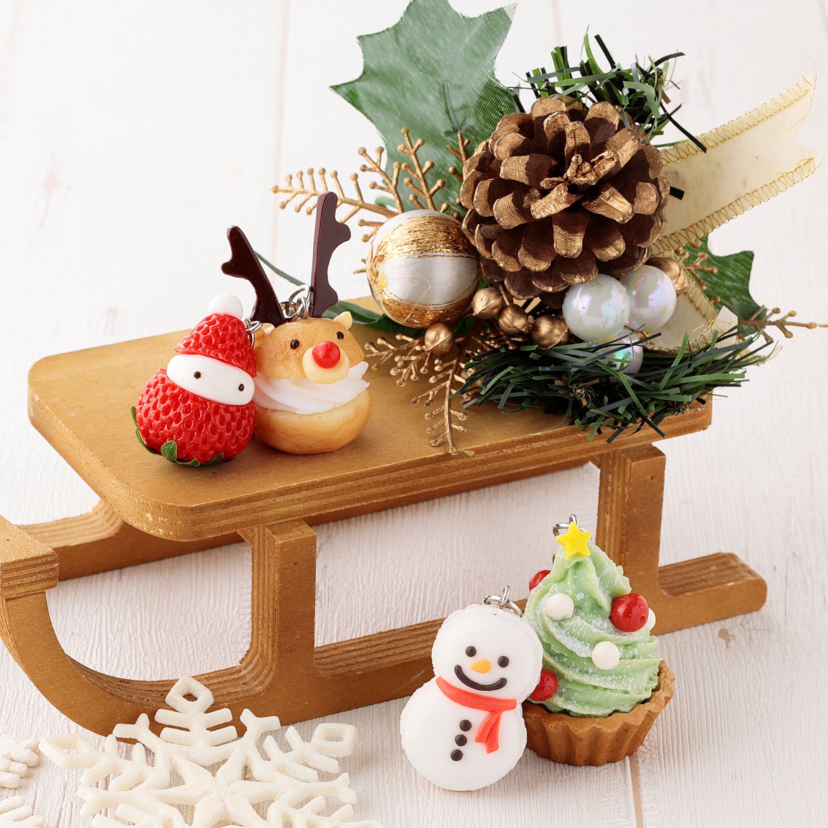 元祖食品サンプル屋｜【クリスマス限定限定】キーリング 雪だるまマカロン