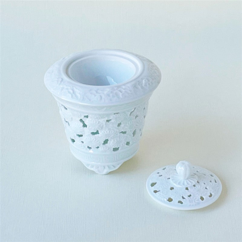 白磁透し彫菊花文 扇型香炉 有田焼 – 香十オンラインショップ