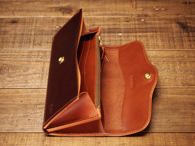 重厚感と使い易さを両立。フラップウォレット/長財布/革財布