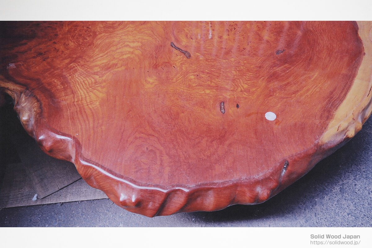 瘤杢（こぶもく）・瘤杢目（こぶもくめ） | 無垢材とは | 一枚板比較