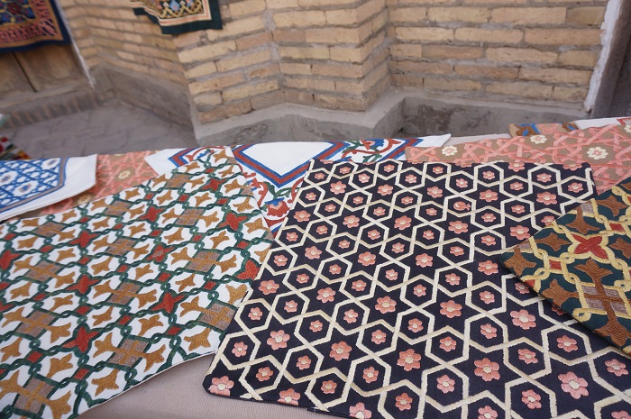 女性が惚れ込むウズベキスタンのスザニ刺繍 | SRP TRAVEL