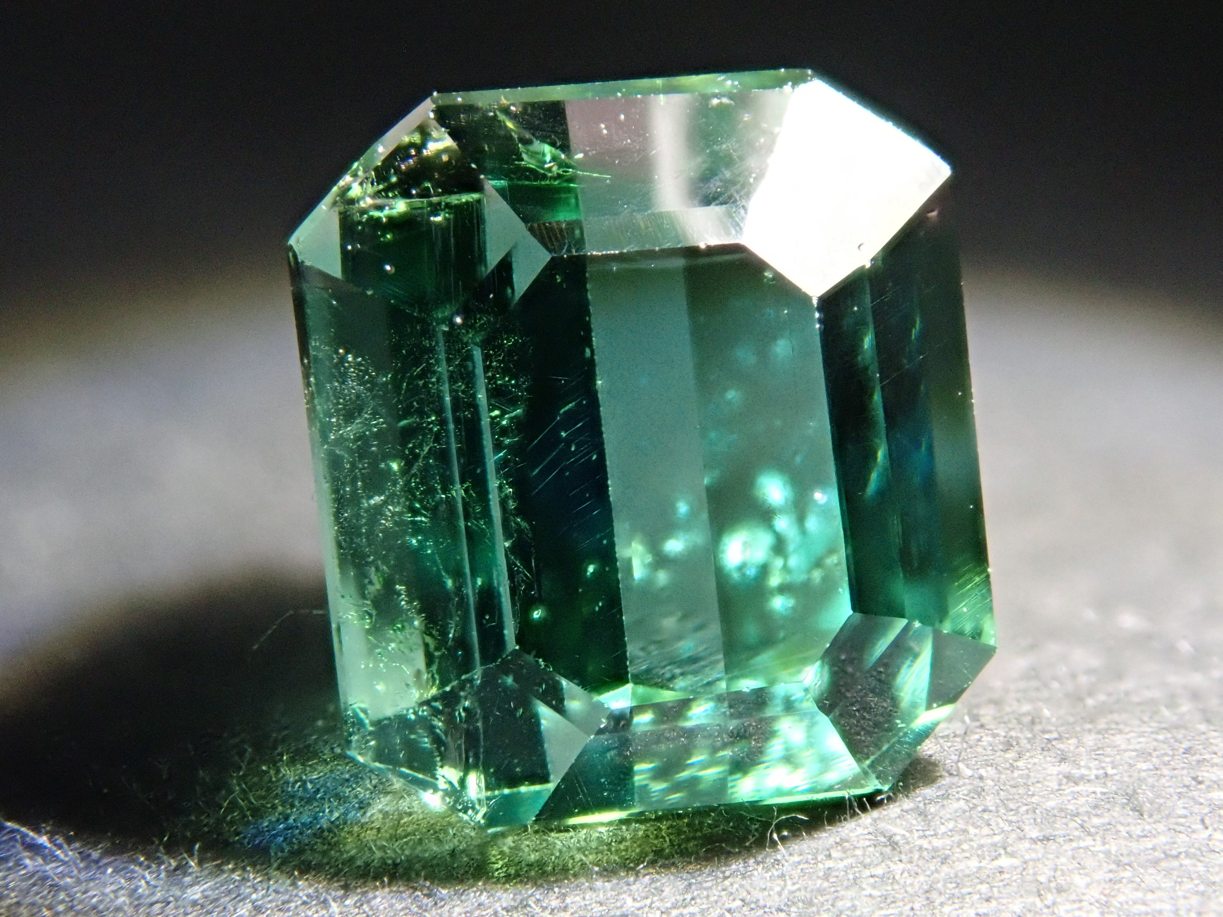 アフガニスタン産バイカラートルマリン 2.664ctルース（シーフォーム