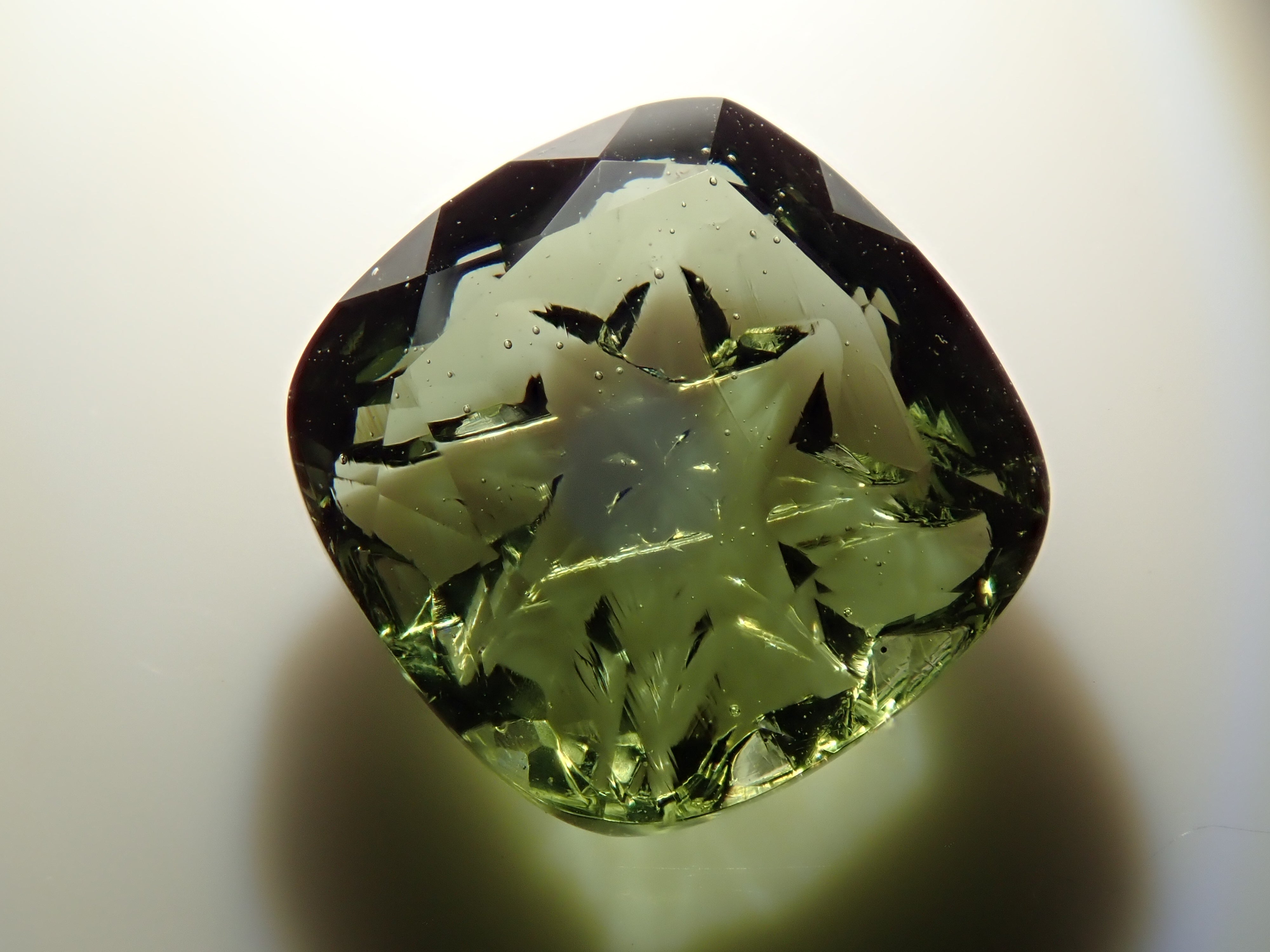 甲州貴石切子plusthree】モルダバイト 1.511ctルース ワッペン付