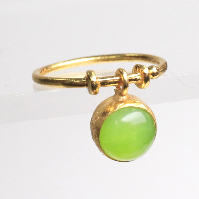 キリムスタイル / グリーンカルセドニーリング ひと粒ゆれる リング 緑