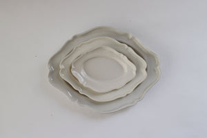 河合竜彦 白ツヤ釉 オーバルレリーフ皿 ｜くらすこと公式オンラインストア