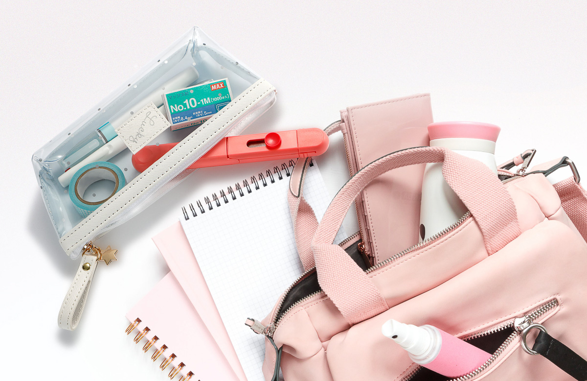 ペンケースに入れられるスティック型ホッチキスなのに針100本も入れ