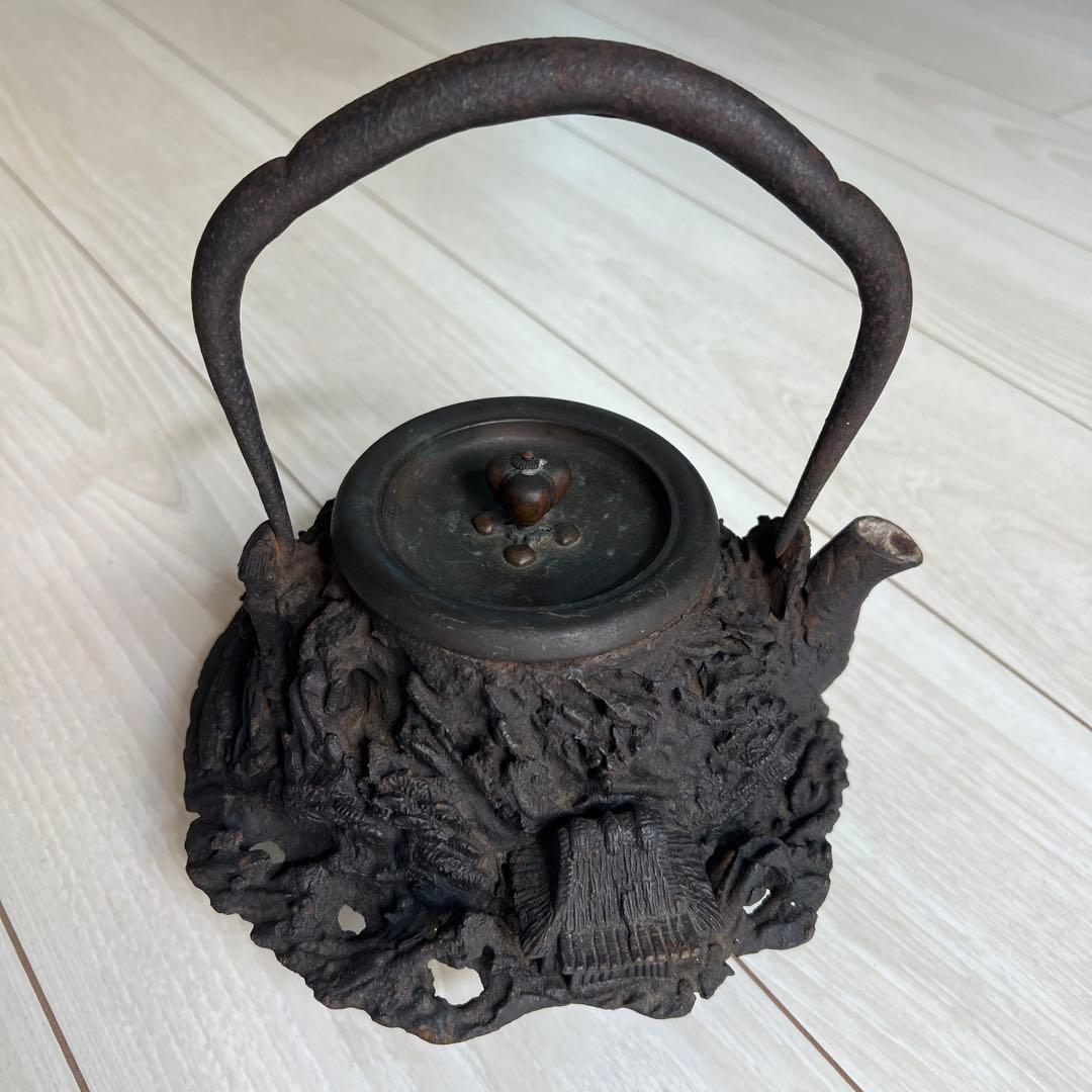 龍文堂鉄瓶 龍文堂 造『鉄瓶』をお譲り頂きました。 ｜骨董品買取 緑和堂