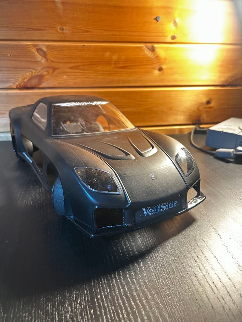 3Racing Sakur D5RR シャーシ VeilSideRX-7ボディ Rx7 veilside looking sweet sitting on top of sakura blue carbon