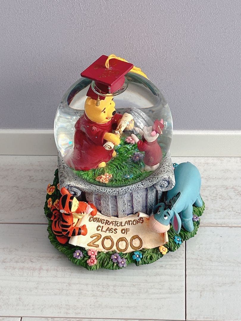 ディズニー　CLASS OF 2000 プーさん　スノードーム　オルゴール DISNEY (ディズニー) くまのプーさん クリスマススノードーム