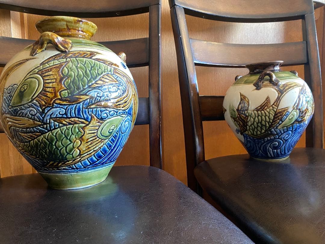 やちむん　沖縄 陶芸工房ふじ】4寸マカイ＜1枚焼き＞菊模様赤青2枚セット 〇 読谷村