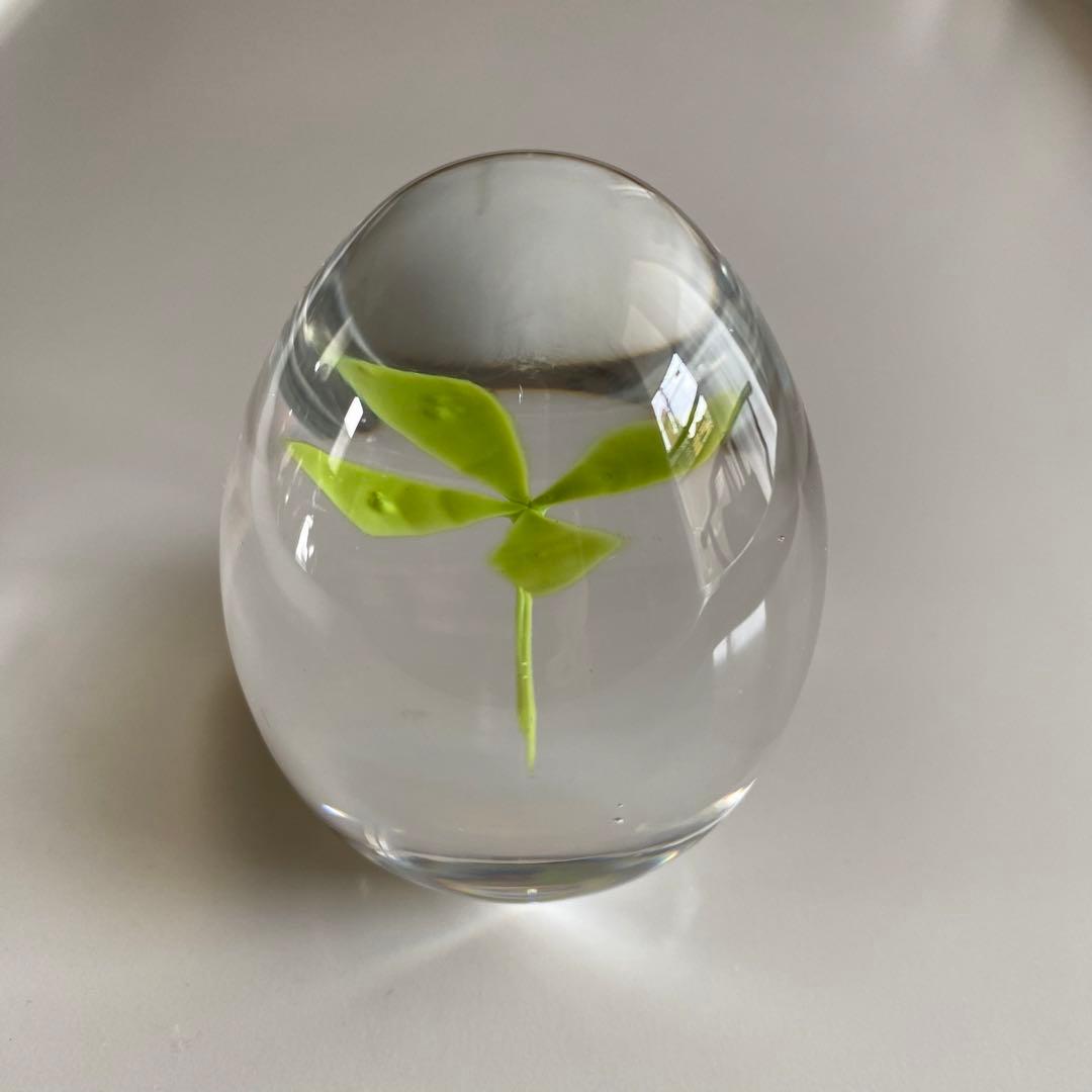 イイノナホ ガラス ペーパーウエイト クローバー - メルカリ