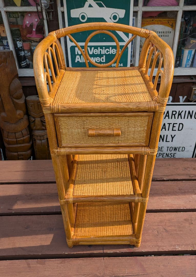 オールドラタンシェルフ 飾り棚 籐 ラタン製 3段シェルフ 引き出し付き　家具 Amazon｜籐(ラタン)家具 ランドリーボックス 引出し ランドリー3段