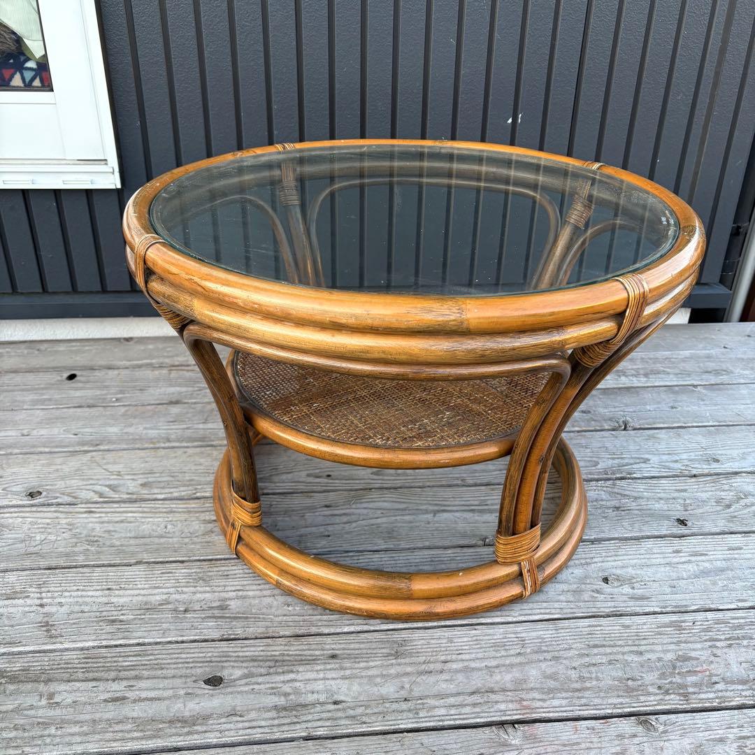 昭和レトロ ラタン ガラステーブル 丸テーブル ラウンドテーブル 籐家具 古家具 楽天市場】ラタンテーブル 円形 ガラス天板 棚付 籐家具 直径60cm