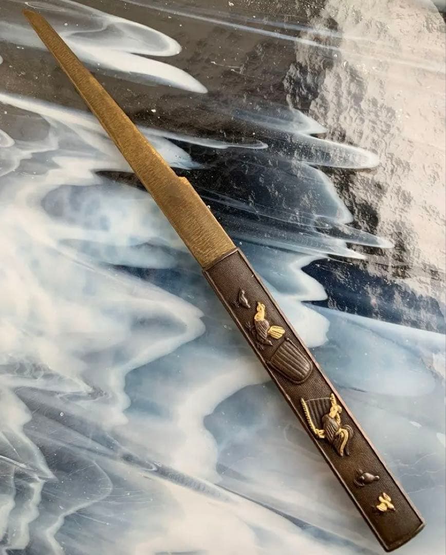 小柄小刀　鶏図小柄袋　刀装具（15cm以下の合法サイズ） 小柄の小刀に注目／名古屋刀剣博物館・名古屋刀剣ワールド