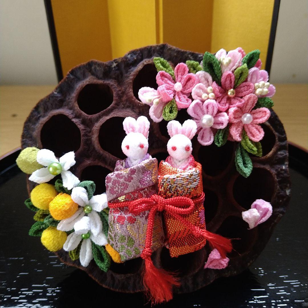 ちりめん細工蓮の実うさぎさんのひな飾り - メルカリ