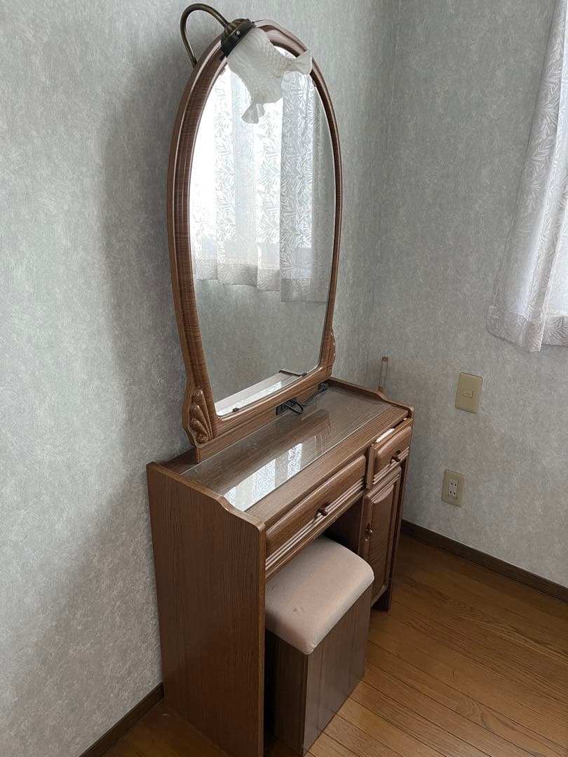 ブラウンのアーチ型ドレッサー アンティーク ライト付き 椅子付き ビーナス（アンティークブラウン）本三面鏡アームランプドレッサー椅子