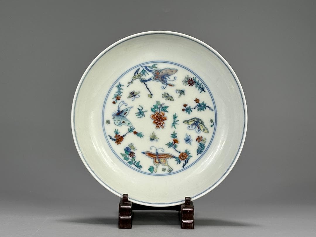 大清雍正年製　款　斗彩　豆彩　胡蝶花卉文　皿　盤　唐物 豆彩宝相華文盤 大清雍正年製銘 - 京都国立博物館 館蔵品データベース