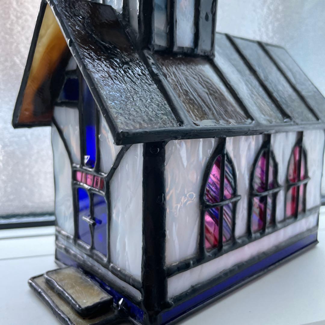 ステンドグラス　⛪️教会 イエスの誕生のステンドグラスです。 高山右近の祈り場（脇祭壇）の東