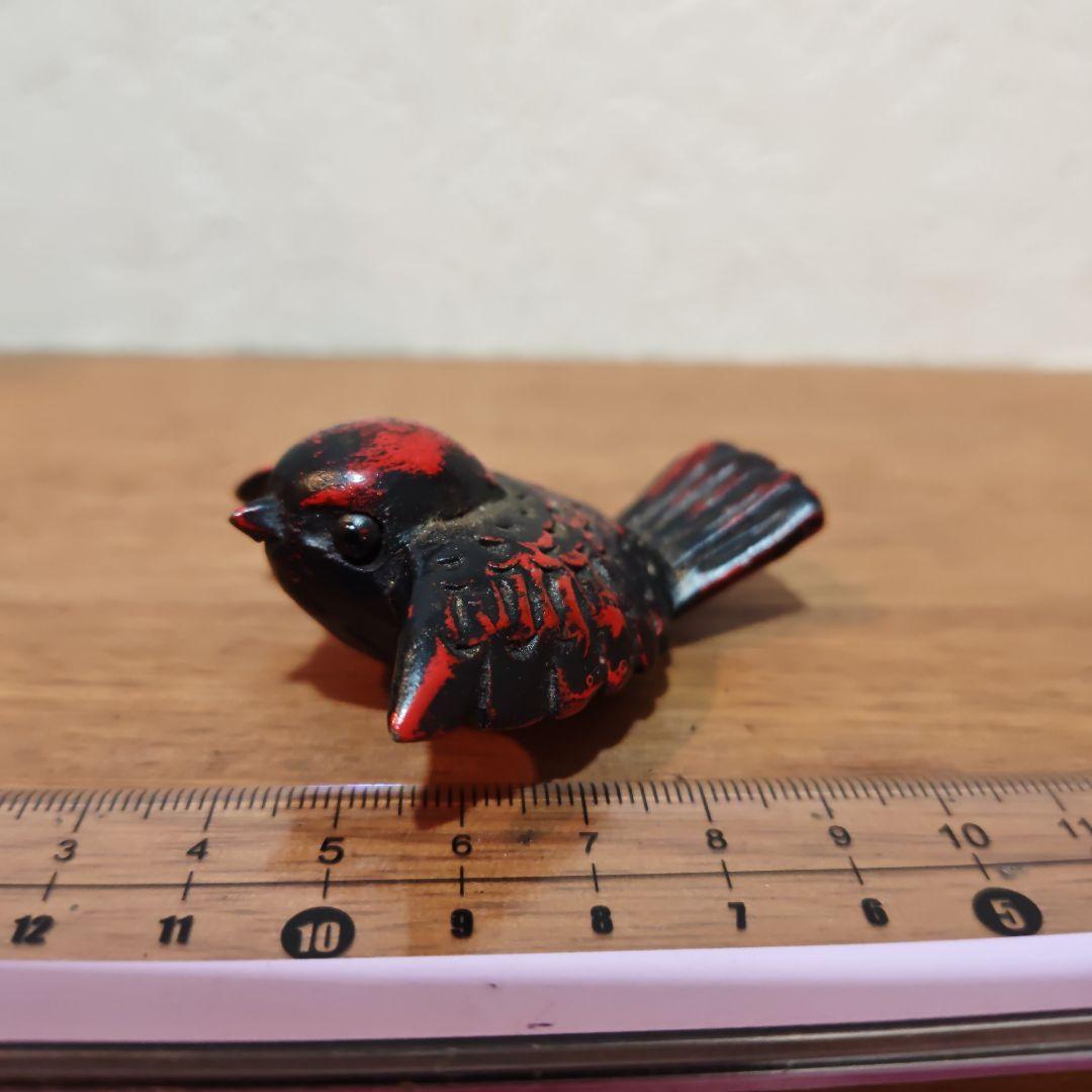 時代提物 極上木彫根付【福来雀】両羽根間約5.1cm 嘴尾間約6cm 重さ約8ｇ 根付 ふくら雀【鷲塚彫刻/高山市】 - THE GIFTS SHOP｜岐阜県産品をお