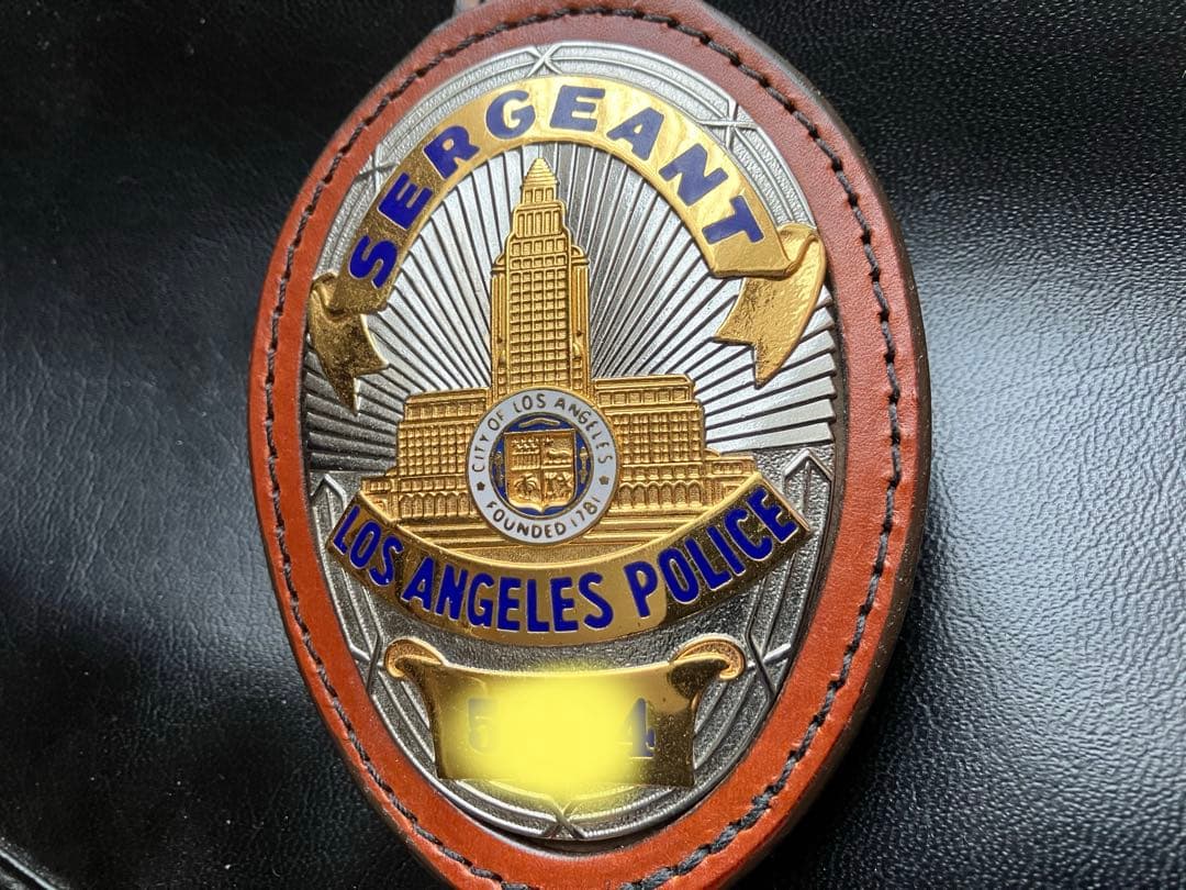 LAPD SERGENTランクバッジ SUNバッジタイプ レプリカKM企画製 LAPD ロサンゼルス市警察 レプリカポリスバッジ POLICE OFFICER｜Yahoo