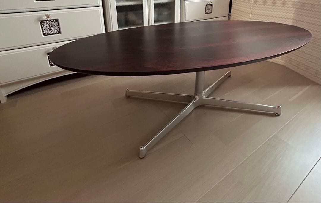 Francfranc フランフラン　テーブル 曲線を描く脚部がアクセントになるコーヒーテーブルでシンプルで洗練