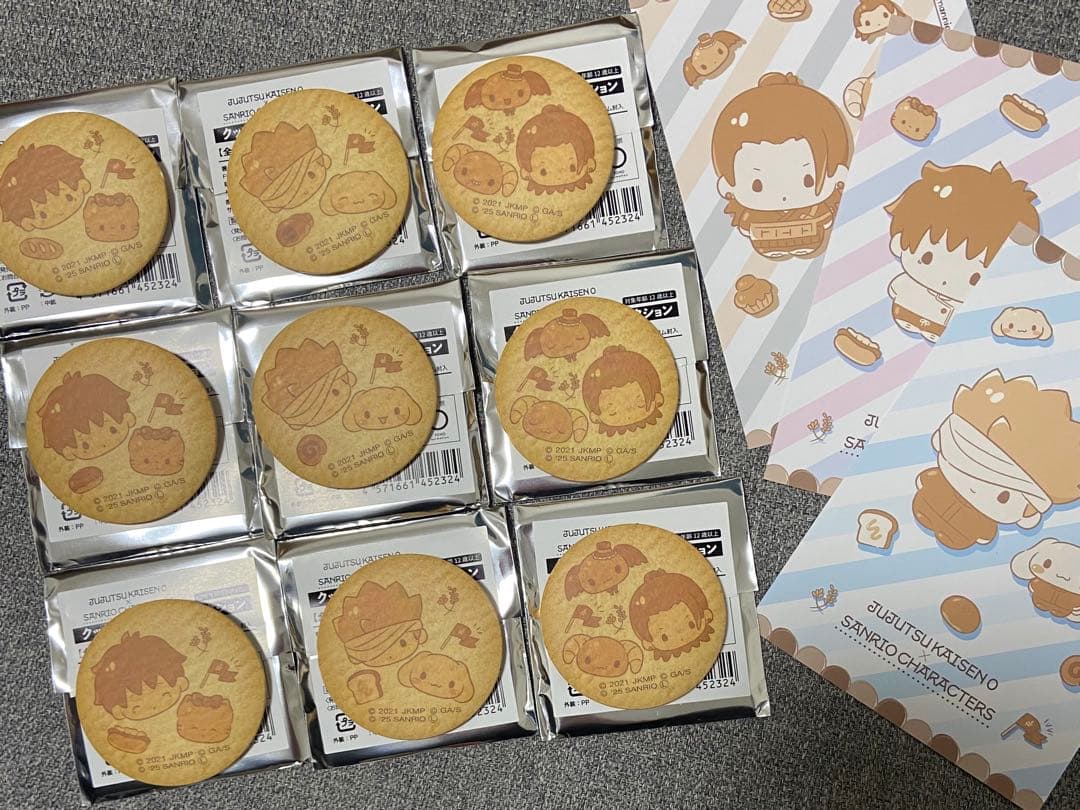 呪術廻戦0 サンリオ　クッキー風缶バッジ9種　五条悟　夏油傑　乙骨　ポストカード NEWS｜『劇場版 呪術廻戦 0』公式サイト