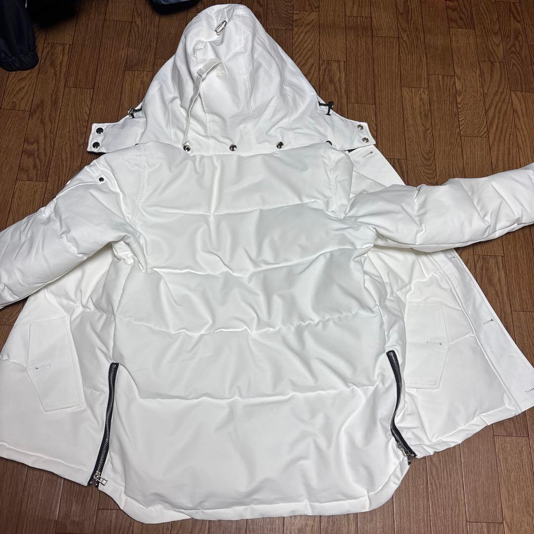 Moose Knuckles ホワイトダウンジャケット - メルカリ