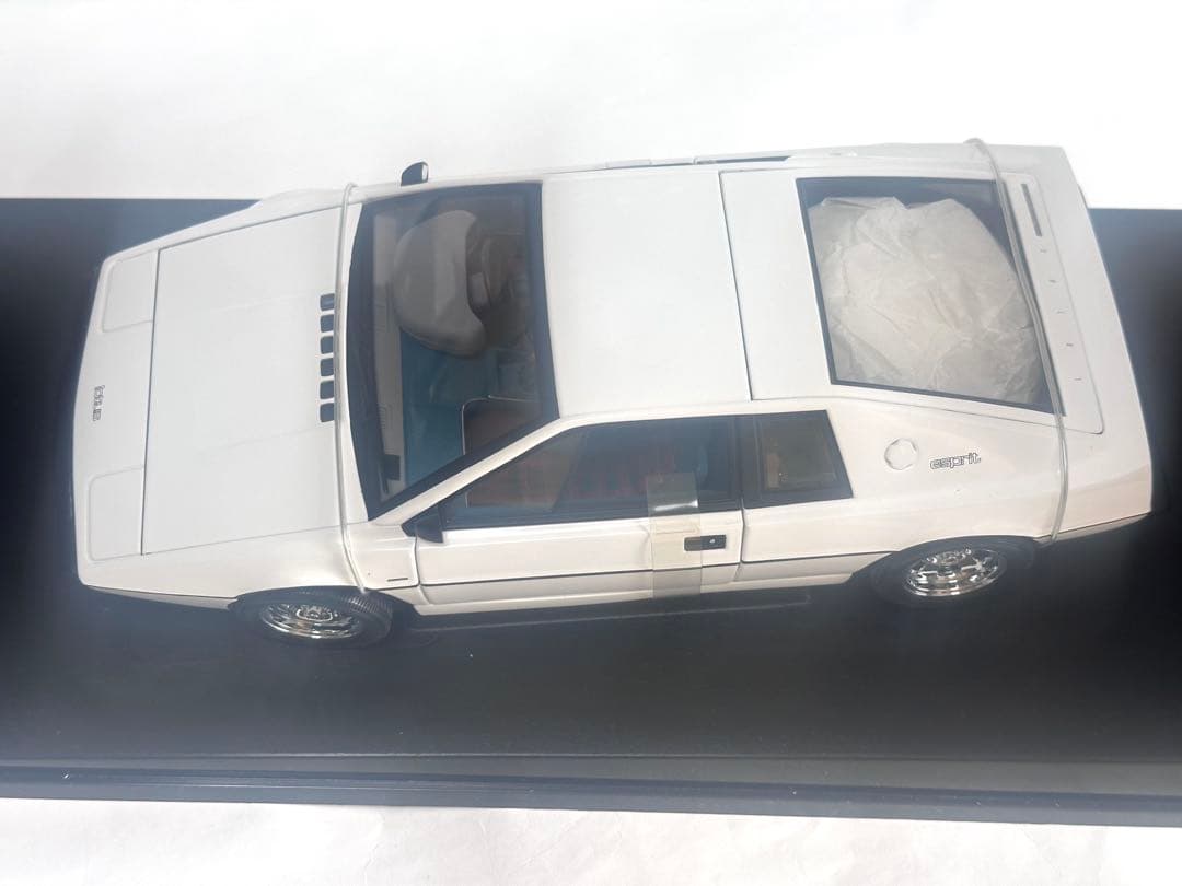 1/18 オートアート　ロータス エスプリ 007 私を愛したスパイ Amazon | AUTOart オートアート 1/18 LOTUS Esprit ロータス エスプリ