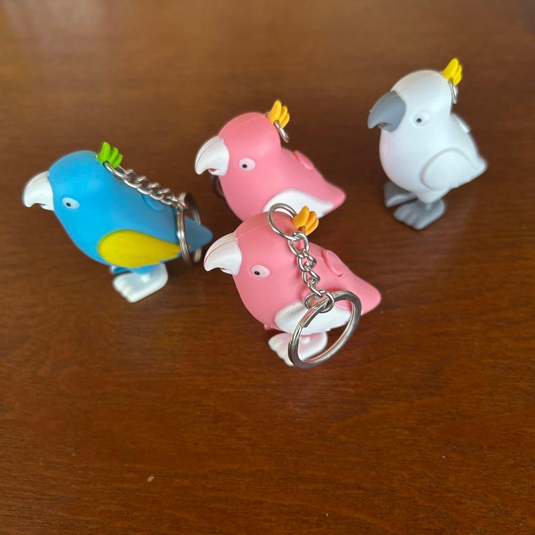 カラフルな鳥のキーホルダー4個セット - メルカリ