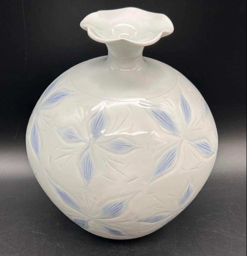 【希少】有田焼　藤井朱明 白磁 花瓶 陶芸日展作家　白磁彫花紋壷　レア Yahoo!オークション -「藤井朱明」(白磁) (伊万里、有田)の落札相場