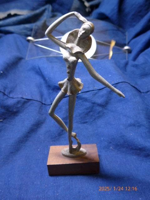 イタリア PELTROのピュター製バレリーナ像です。 木製ベース 楽天市場】【数量限定】パロサント ねこの置物 幸せを呼ぶ聖なる香木