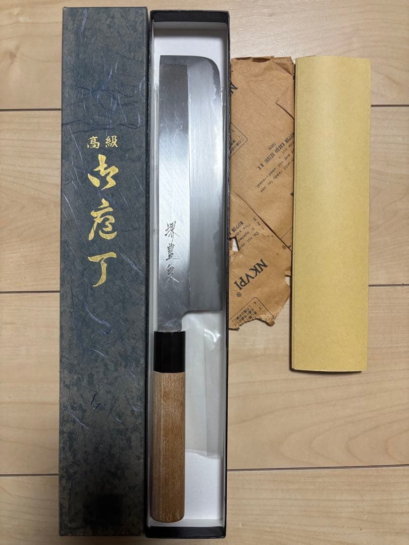 高級 和包丁 堺豊泉 鎌　薄刃　225mm プロ用包丁 未使用　薄刃庖丁 包丁 薄刃 鎌形 岩国作 刃渡り 165mm 堺刀司 （ 鎌形包丁 鎌形薄刃包丁