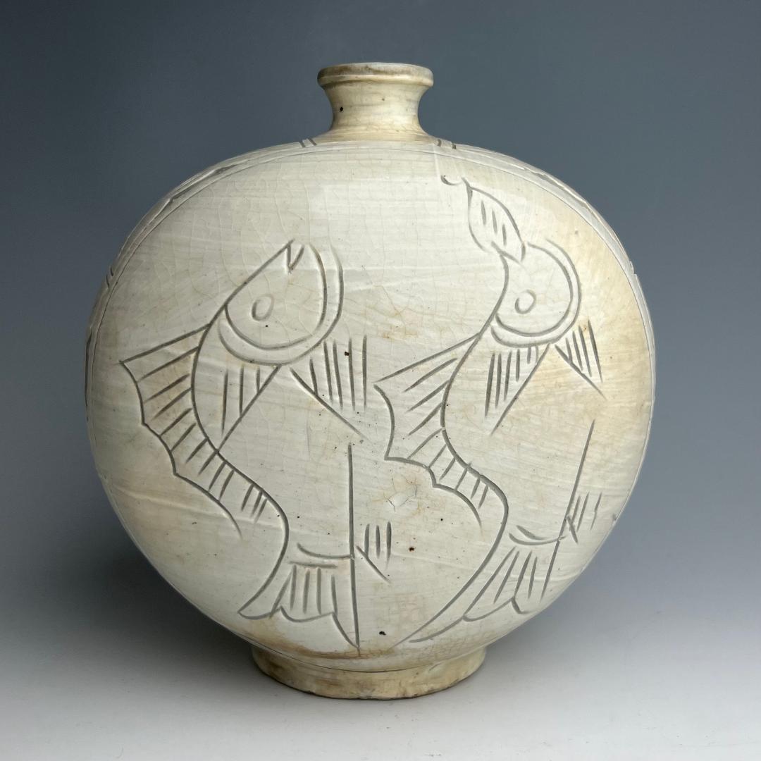 高麗三島刷毛目象嵌魚紋扁壺 李朝高麗コレクター放出品陶磁古玩朝鮮美術A1-48 高麗三島刷毛目象嵌魚紋扁壺 李朝高麗コレクター放出品陶磁古玩朝鮮