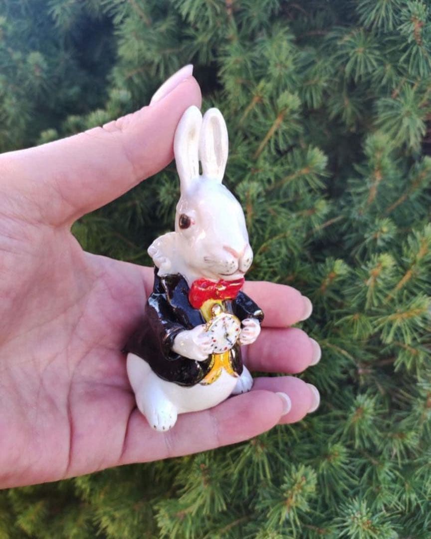 ウサギ。『不思議の国のアリス』の登場人物。 Character&Cast | 劇場アニメ『不思議の国でアリスと -Dive in