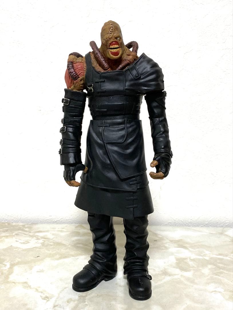 希少！バイオハザード ネメシス フィギュア　m12 Amazon.co.jp: バイオハザード/ネメシス スタチュー : ホビー