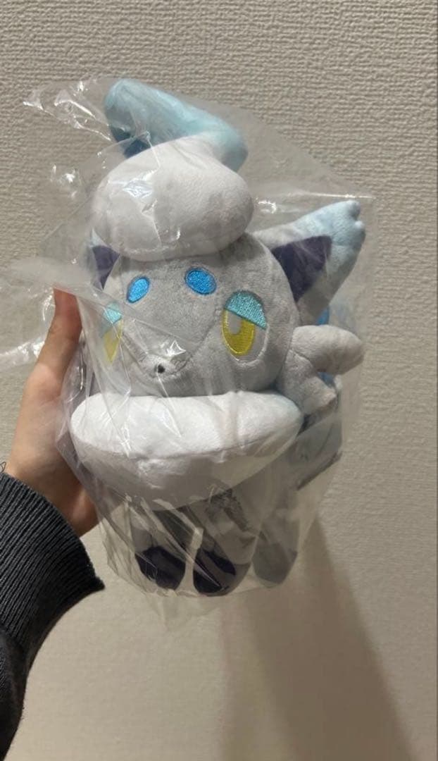 ぬいぐるみ　色違いのヒスイゾロア Amazon.co.jp: ポケモンセンターオリジナル ぬいぐるみ 色違いの