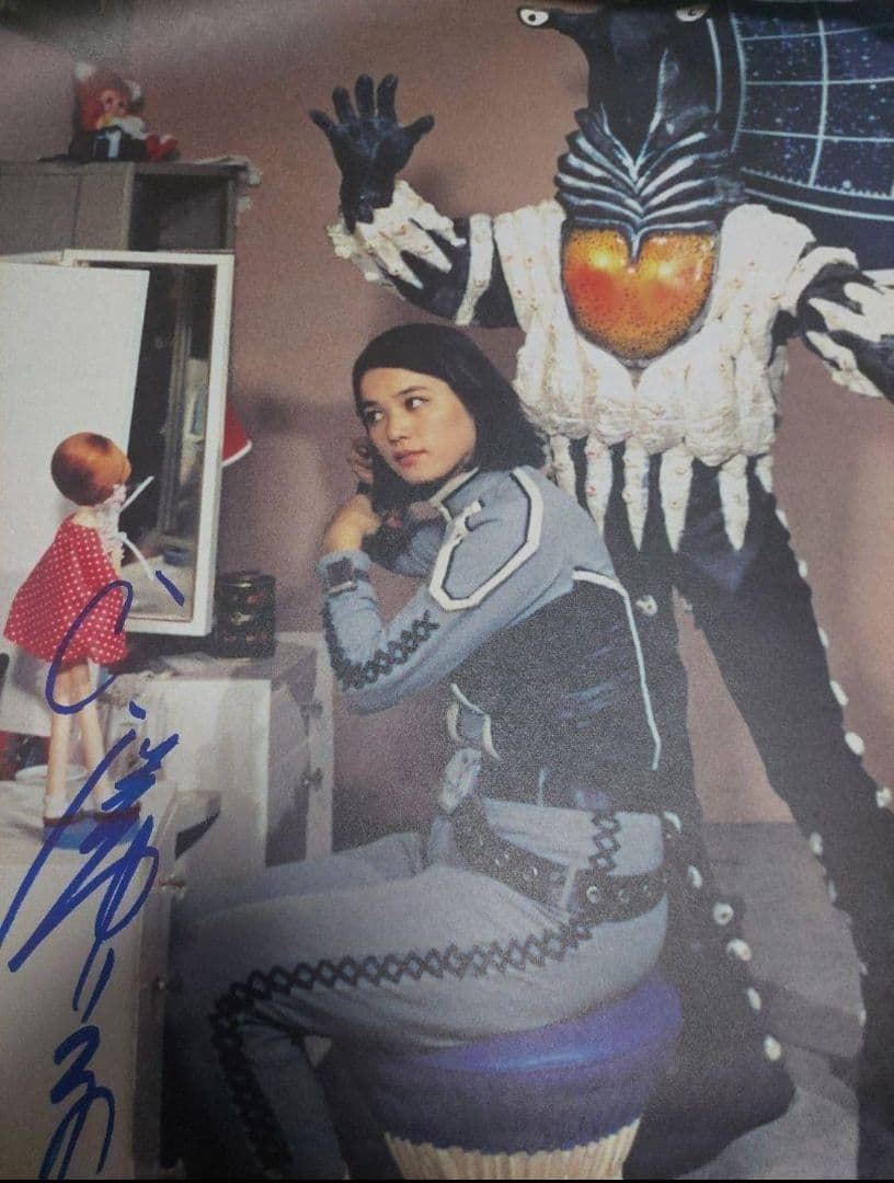 ウルトラマン、ウルトラセブン、ひし美ゆり子、桜井浩子直筆サイン入りポスター ウルトラマン、ウルトラセブン、ひし美ゆり子、桜井浩子直筆サイン入り
