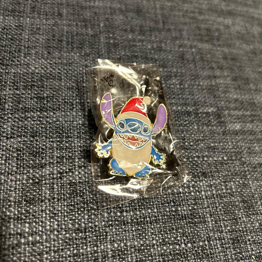 ディズニー ピンバッジ スティッチ クリスマス - メルカリ