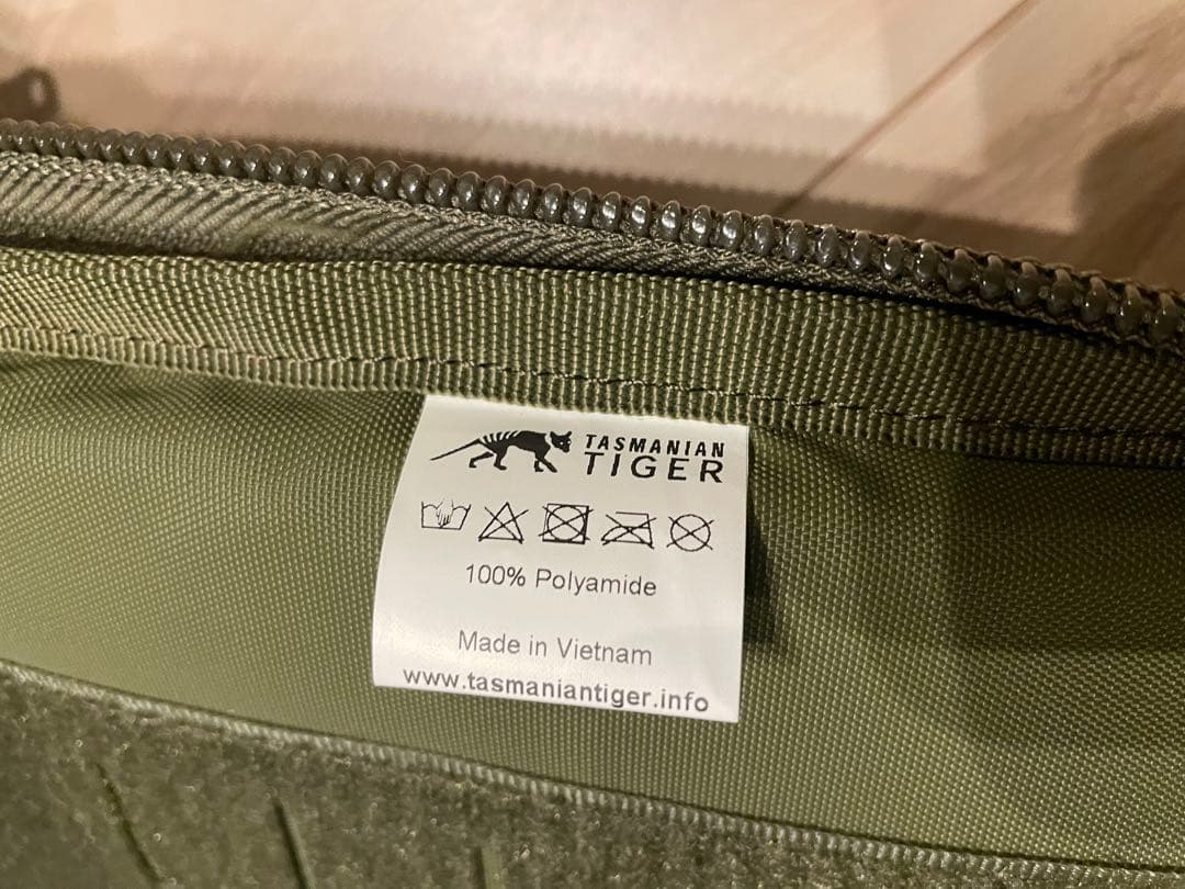 新品✨国内入手困難】タスマニアンタイガー ショルダーバッグ オリーブ