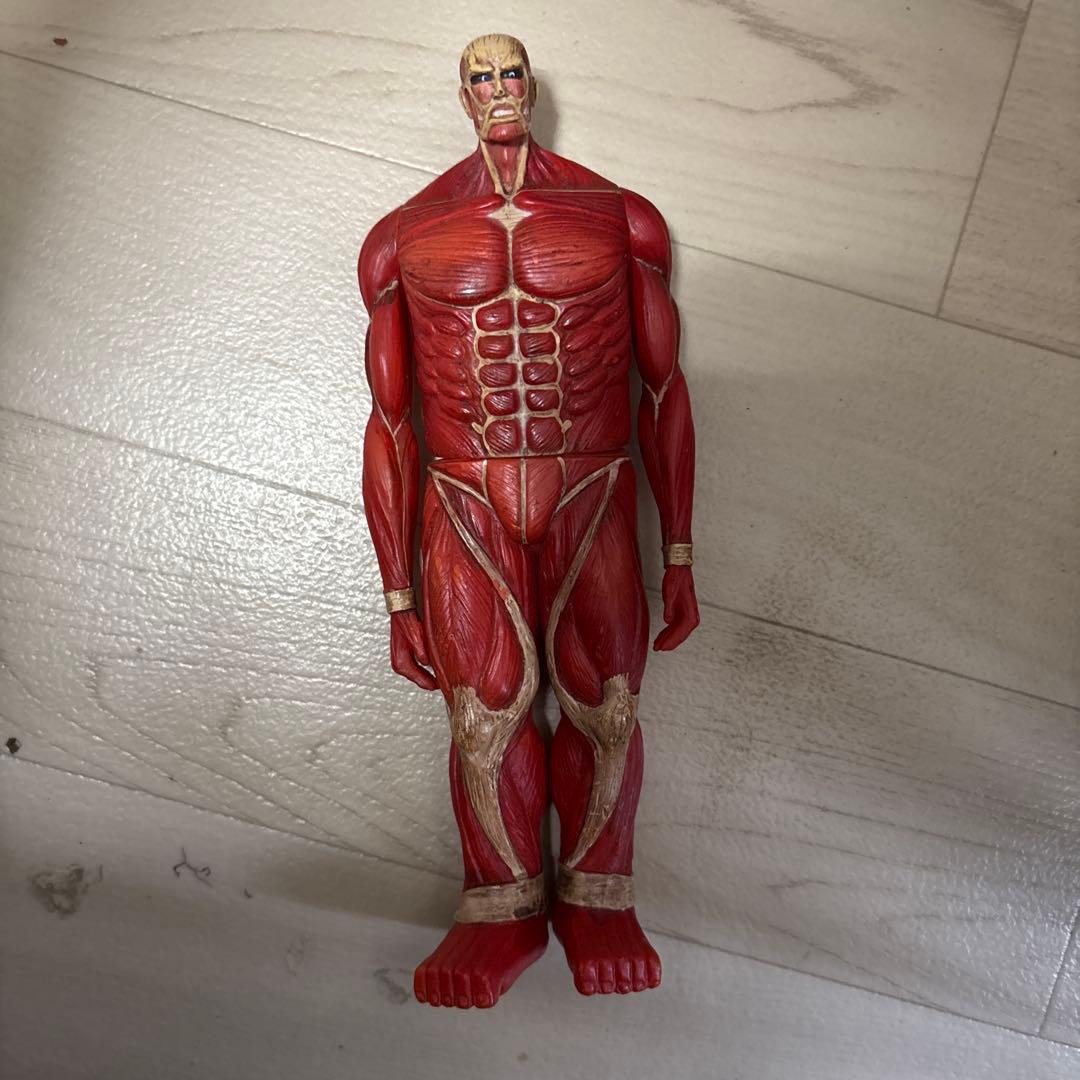 進撃の巨人 超大型巨人ソフビフィギュア 超大型巨人 ムキムキソフビ