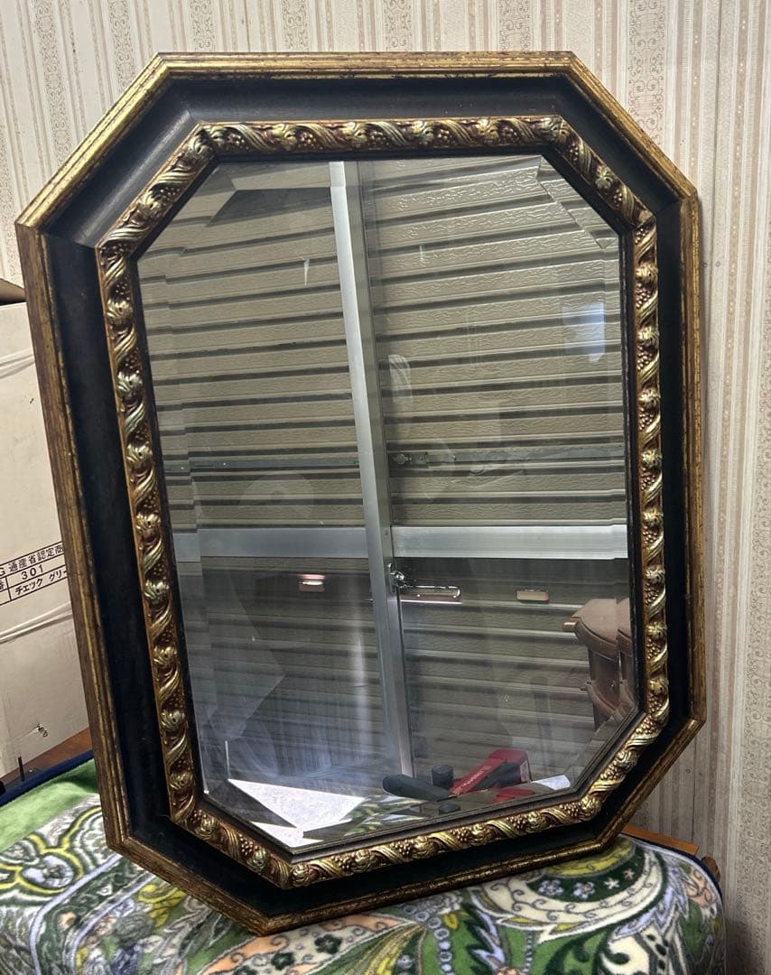 イタリア製　アンティーク　八角　特大ミラー　姿見　インテリア　風水　壁掛け 楽天市場】鏡 壁掛け イタリア製 八角ミラー 鏡 木製 開運 風水 八角鏡