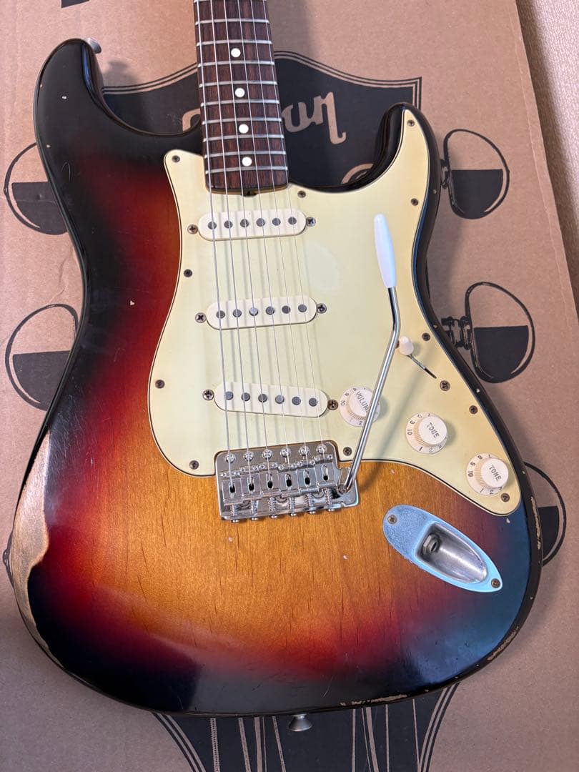 Fender road worn ストラト 初期 パーツカスタム Fender road worn ストラト 初期 パーツカスタム