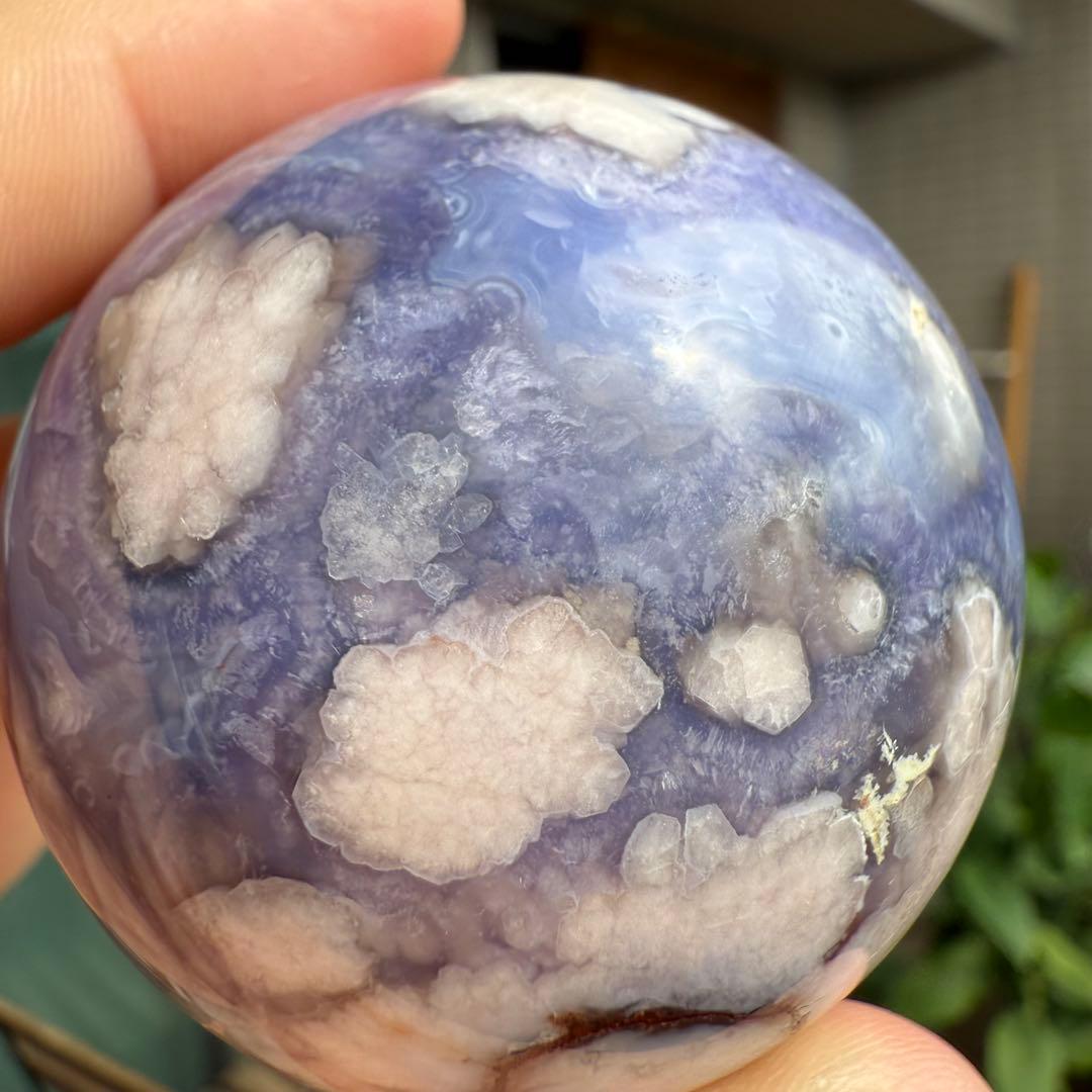 高品質　ブルー桜瑪瑙　スフィア　ブルーアゲート　台座付き　丸玉　52.5mm①