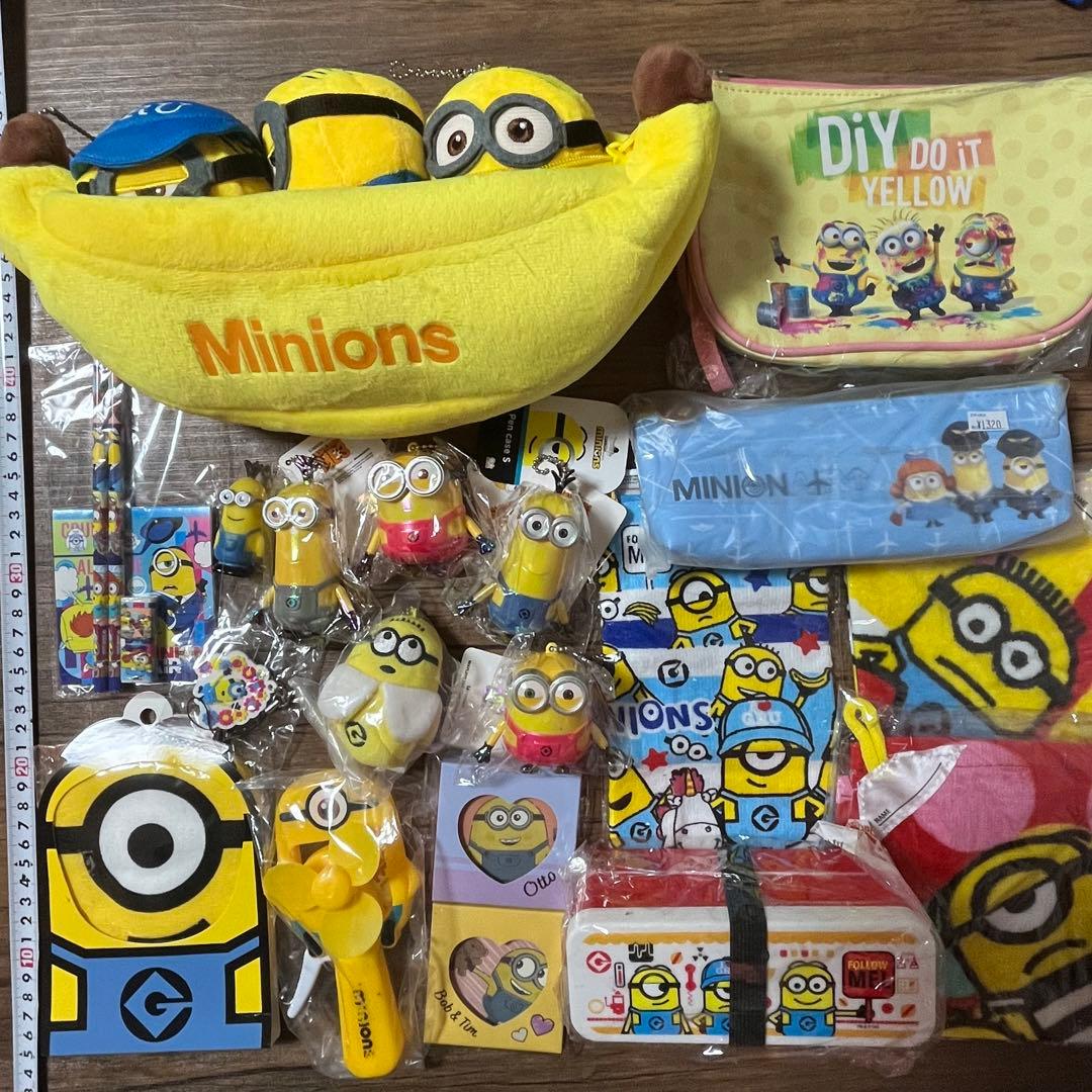 ミニオンズ　グッズセット　お弁当箱、ぬいぐるみマスコット、タオル、文具　ミニオン スケーター 弁当箱 1段 530ml 抗菌 ふわっと ブラウン＆ミニオンズ