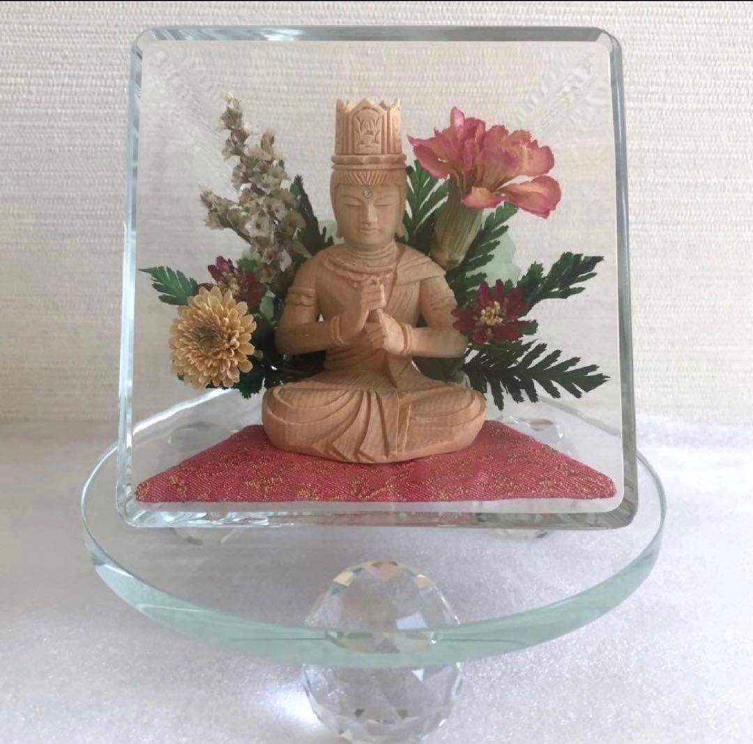 日本製　新品　大日如来仏像　クリスタル　真言宗本尊　ドライフラワーのオブジェ 日本製 新品 大日如来仏像 クリスタル 真言宗本尊 ドライフラワーの