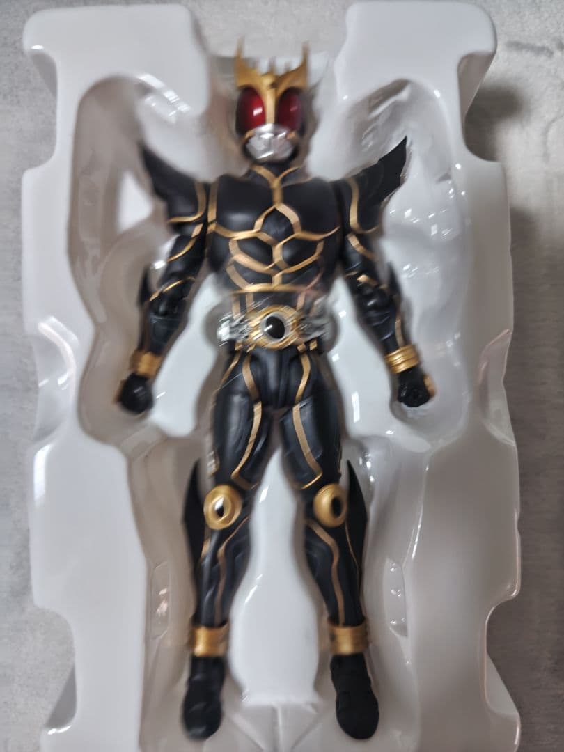 S.H.Figuarts　真骨彫製法　仮面ライダークウガ　アルティメットフォーム