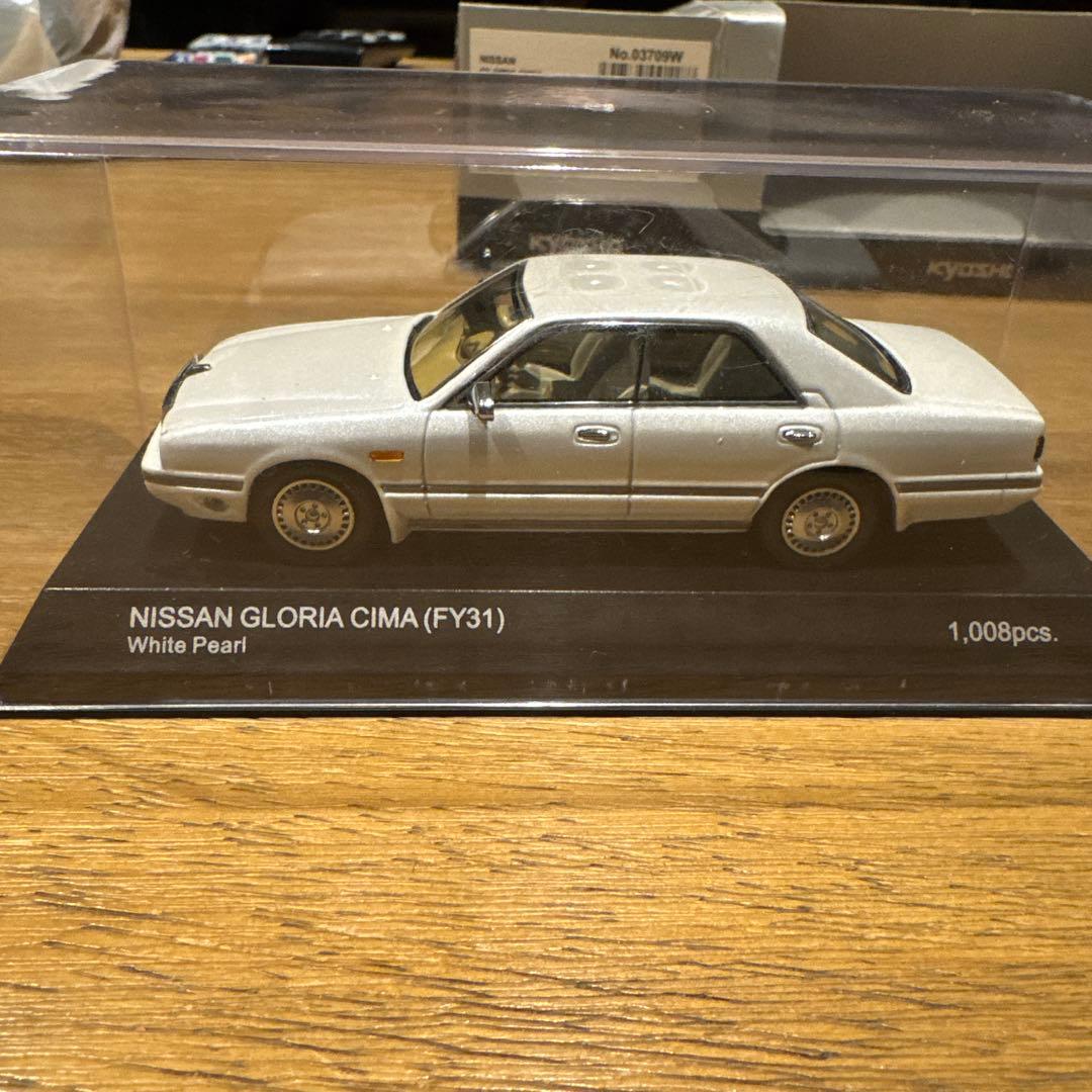 KYOSHO NISSAN GLORIA CIMA FY31 ホワイトパール - メルカリ