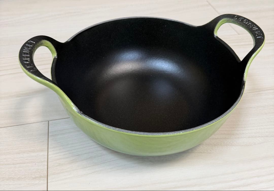 Le Creuset 鋳鉄製 両手鍋 バルチディッシュ 20cmグリーン Amazon｜ル・クルーゼ バルチ・ディッシュ 20cm チェリーレッド 20142