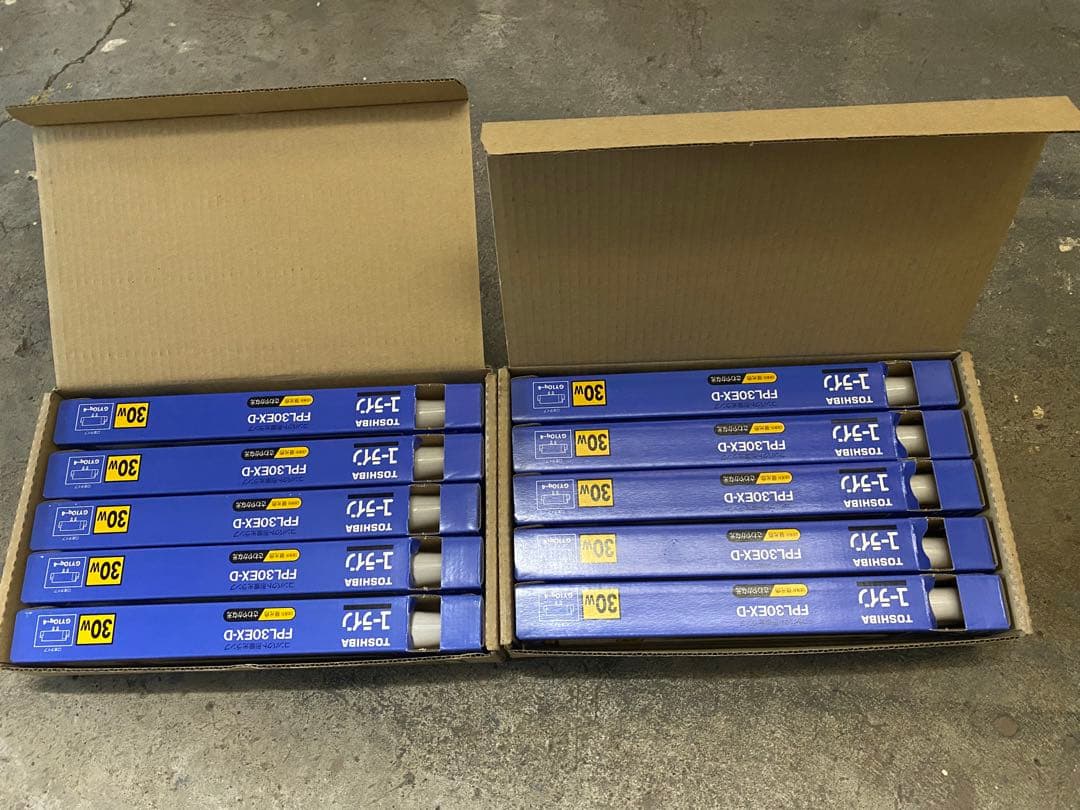 TOSHIBA FPL30EX-D 30W 10本セット Amazon | 東芝 コンパクト蛍光ランプ「ユーライン」 30W形 3波長形昼